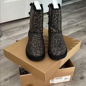 Uggs Stylish Black and Brown Boots